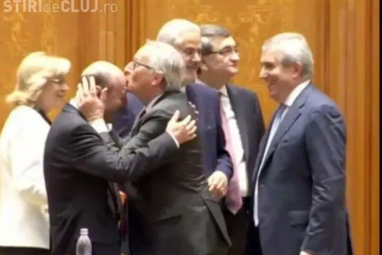 Moment inedit! Jean Claude Juncker l-a sărutat pe frunte pe Traian Băsescu   