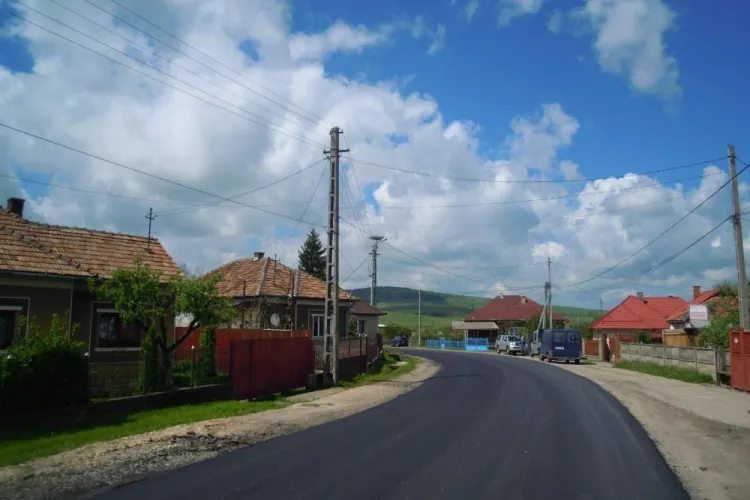 Se lucrează pe drumul județean DJ 108C Gîrbău - Aghireș - FOTO