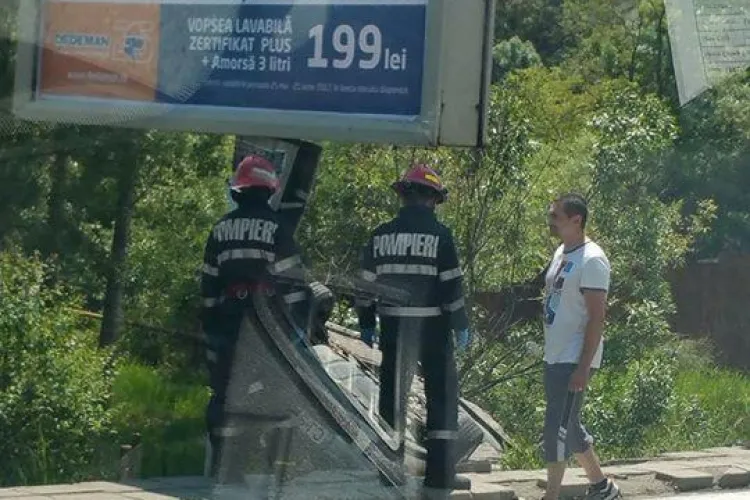 Accident pe Feleac! O șoferiță a ajuns cu mașina în șanț FOTO