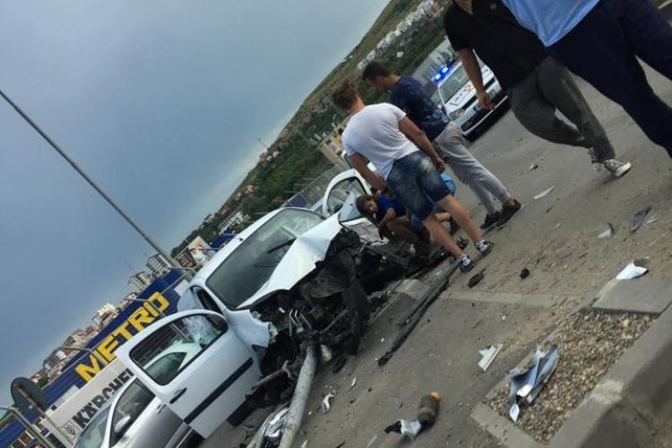 Cluj: Accident la Metro. Mașină făcută praf. Ce s-a întâmplat de fapt! - FOTO