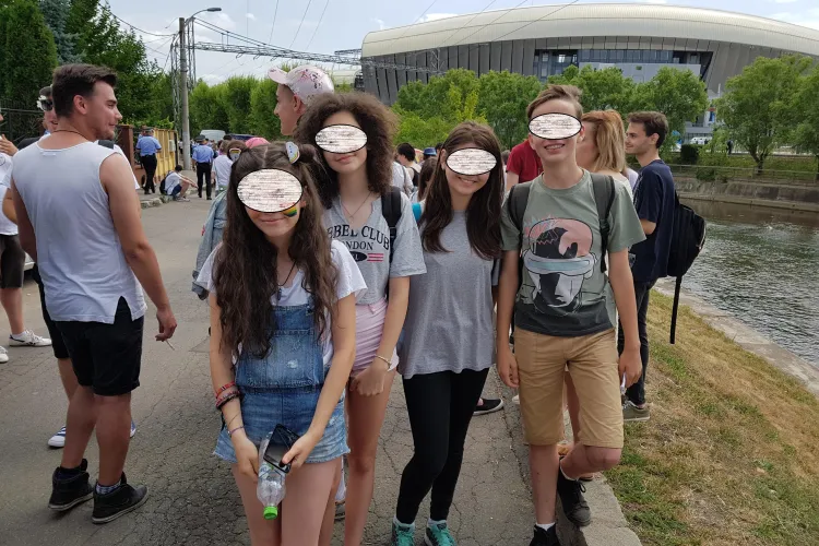 Cinci adolescenți de 14 ani, prezenți la Cluj, la marșul Gay