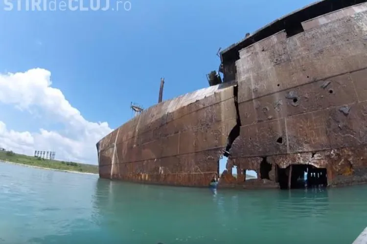 Epava de la Costinești s-a rupt în două! Un turist a filmat în interiorul epavei - VIDEO