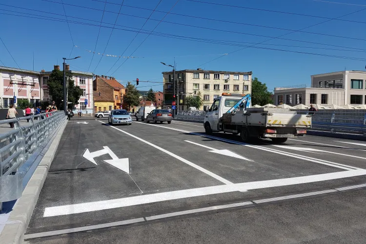 Podul Traian inaugurat după un an de lucrări. Glume ieftine și grabă - VIDEO
