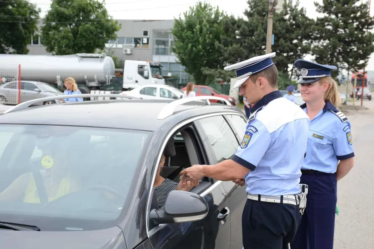 Acțiune civică a Poliției Rutieră la Cluj. De ce surpriză au avut parte șoferii trași pe dreapta FOTO