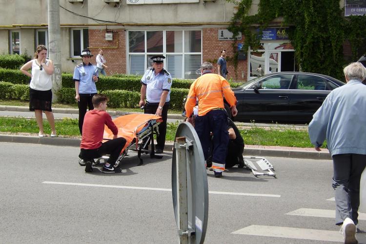 Accident pe Calea Turzii, la intersecția cu strada Observatorului! Tânără lovită pe trecerea de pietoni - FOTO