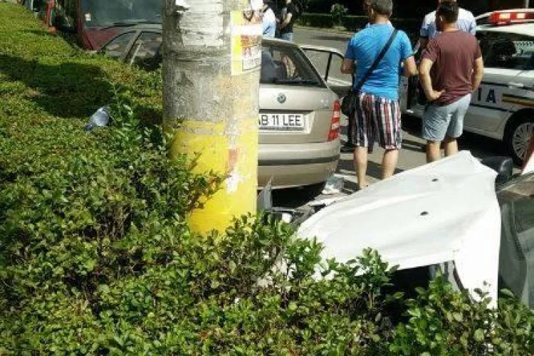 Accident cu 5 victime, pe Dorobanților! Un șofer neatent a intrat într-un autoturism plin cu tineri FOTO