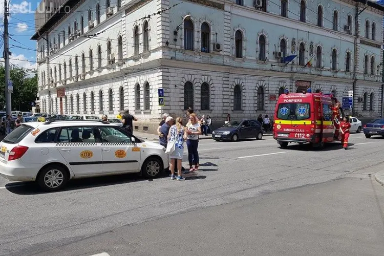 Clujean spulberat de o mașină în fața magazinului Central - VIDEO