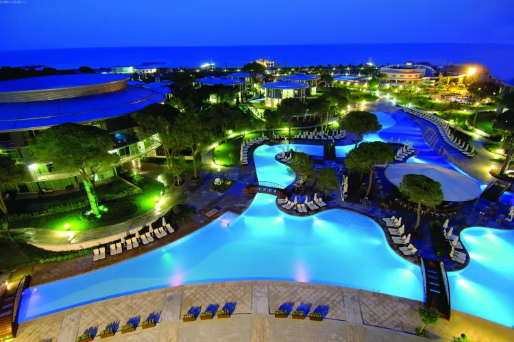 Nu ai vizitat Antalya? Ai AICI o ofertă foarte bună la un hotel de cinci stele. Plecarea e din Cluj-Napoca