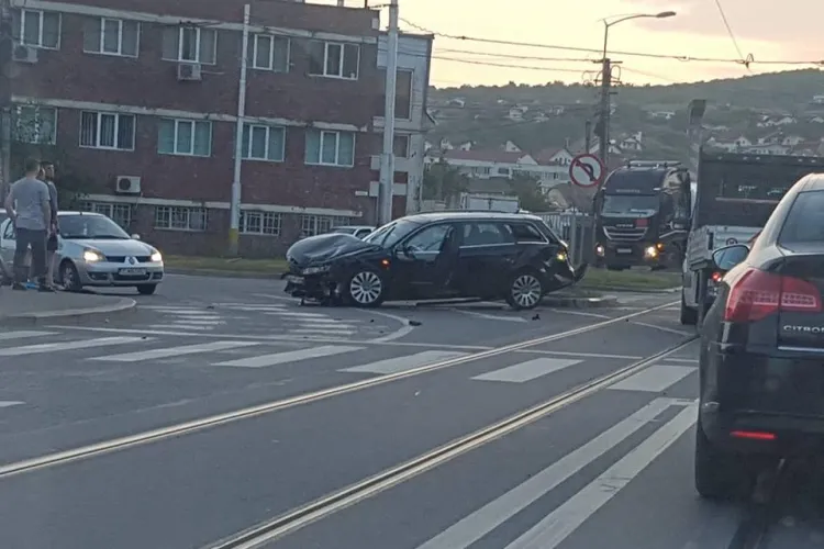 Accident pe Bulevardul Muncii în intersecția cea mai problematică - FOTO