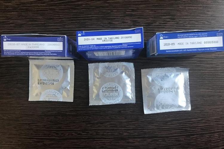 Prezervative GĂURITE și expirate vândute în magazine la Cluj! Ce au descoperit inspectorii ANPC FOTO