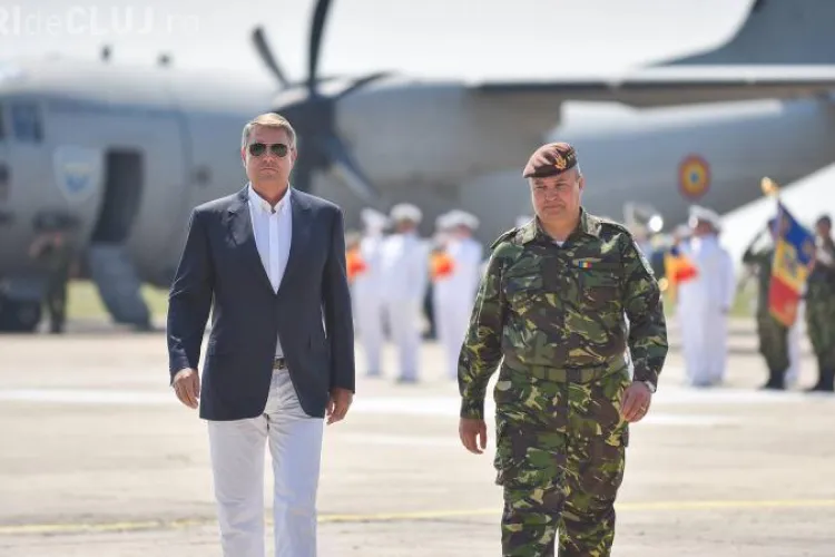 Frenezie pe Facebook după apariția lui Klaus Iohannis ”007”. Cele mai bune meme-uri