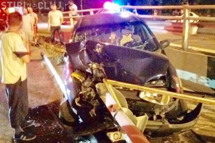CLUJ: Un nou accident cauzat de un șofer beat la volan. A intrat cu mașina în parapeți, la Turda