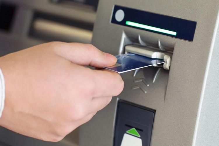 Anunț important pentru clienții Băncii Transilvania! ATM-urile, cardurile și POS-urile nu vor funcționa câteva ore, în weekend