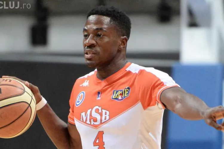 Tot mai mulți jucători noi la U-Banca Transilvania! Au adus un baschetbalist din Detroit
