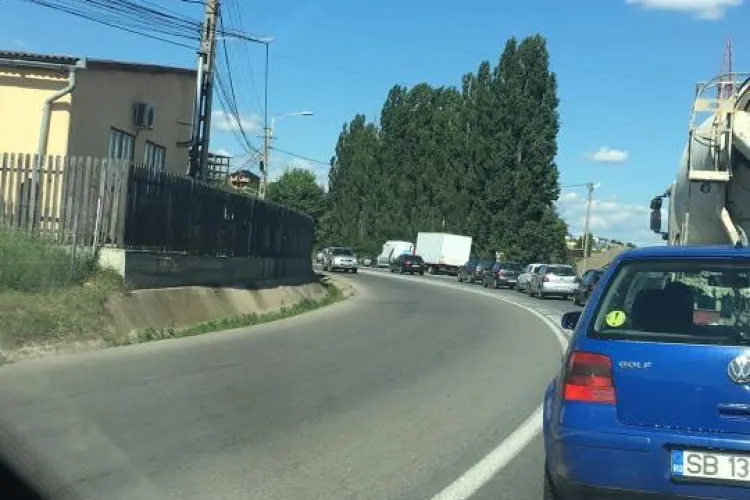 Intrarea în Cluj dinspre Baciu BLOCATĂ - FOTO