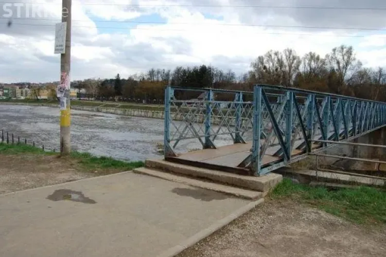 Pasarela de peste râul Someș va fi consolidată. Diferit va lucra 4 LUNI