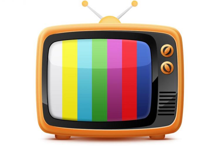 Cât de mult se uită românii la TV? O treime au câte trei televizoare în casă