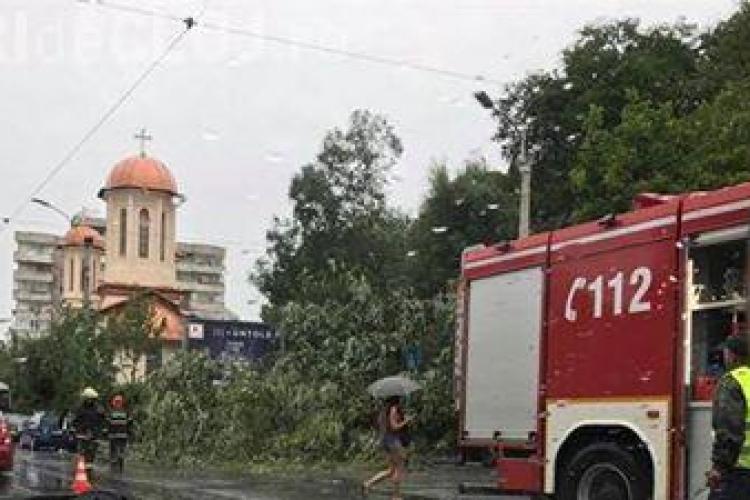 Furtuna a făcut ravagii la Cluj-Napoca și în județ! Pompierii au avut multiple intervenții