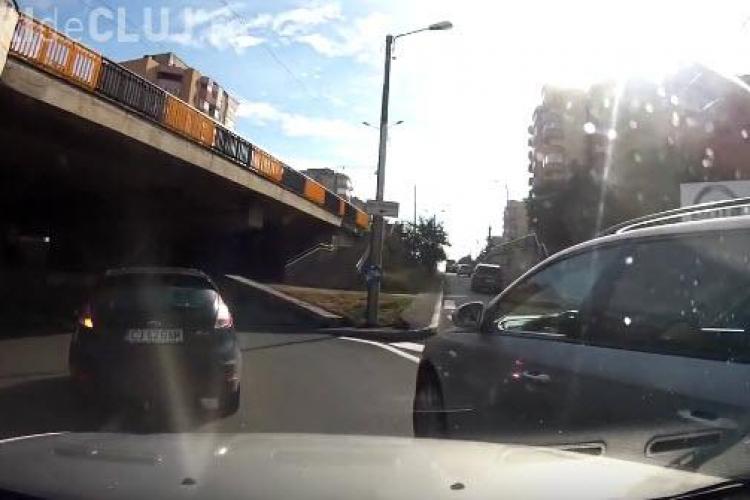 Cluj-Napoca: I-a tăiat calea, dar șoferul nu s-a tras și a urmat un accident - VIDEO
