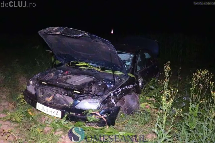 Accident între două mașini pe un drum din Cluj. Un BMW a zburat prin lanurile de porumb VIDEO