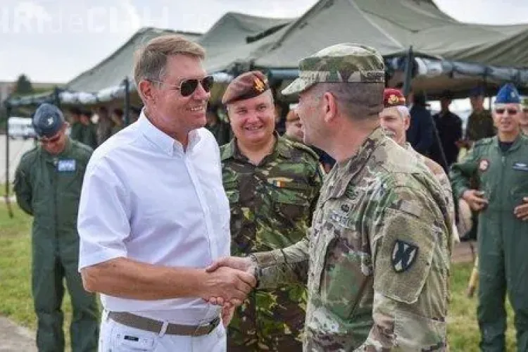 Ce gafă vestimentară a făcut Klaus Iohannis, cu ținute lui de ”Top Gun”