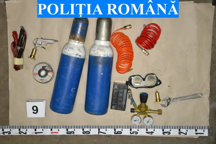 Casă de amanet din Mărăști, spartă de doi unguri. Seiful a fost tăiat în padure - VIDEO