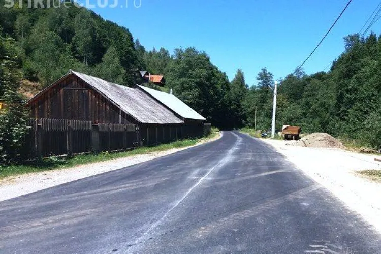 Cluj: S-a finalizat asfaltarea unui nou tronson al drumului județean Scrind – Răchițele