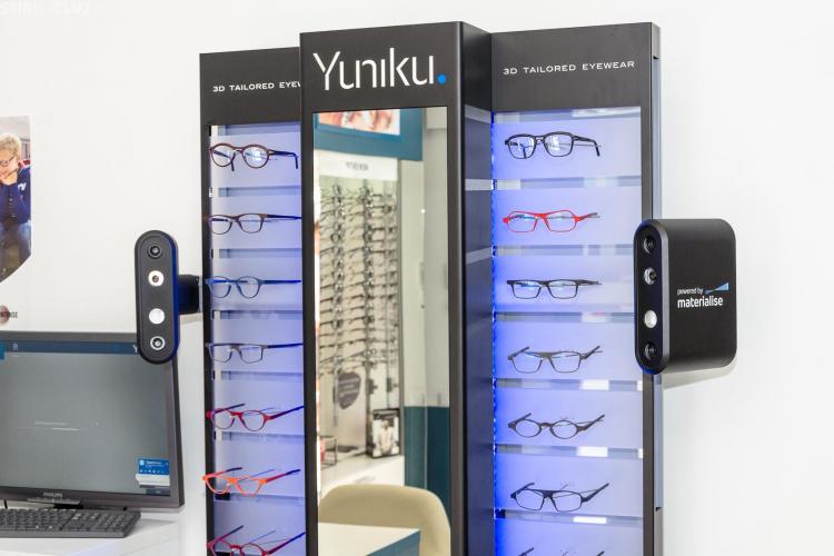 Gama Optic a adus la Cluj tehnologia Yuniku, care oferă rame printate 3D și ochelari customizați