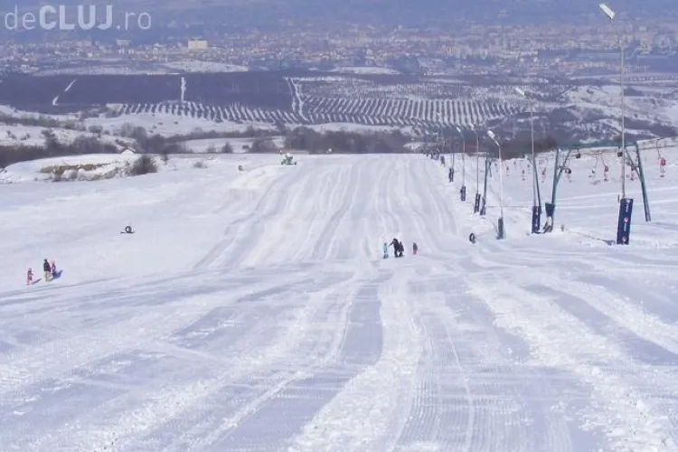 Grup de tineri prinși la furat! Încercau să fugă cu cablurile electrice de la pârtia Teleschi Feleacu