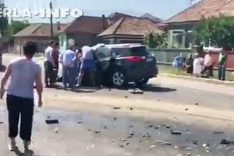 Accident grav pe un drum din Cluj! O femeie a rămas încarcerată în propriul autoturism VIDEO