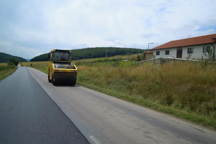 Cluj: Au demarat lucrările de asfaltare pe drumul județean Cluj-Napoca - Făget - Ciurila - DJ 107L