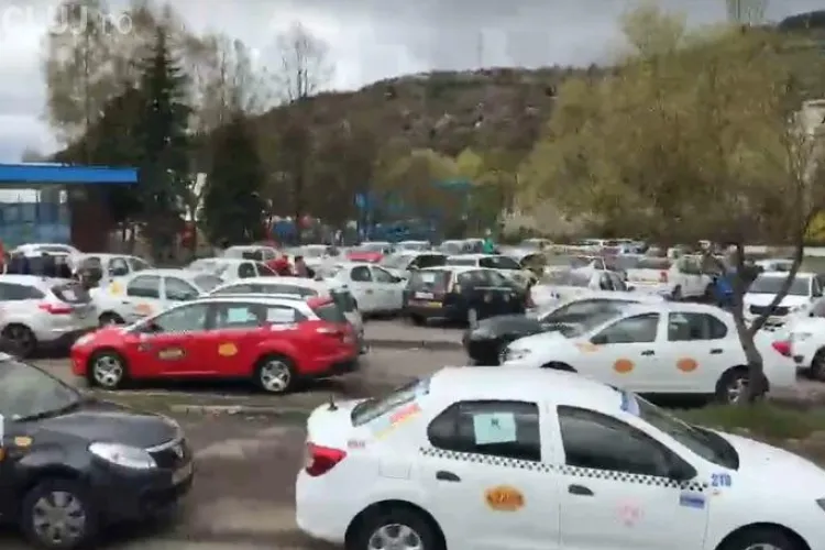 Cluj: Scandal între taximetriști. Dispeceratul nou creat, ”The Good Cab”, este atacat/ UPDATE Poziția dispeceratului ”Good Cab”