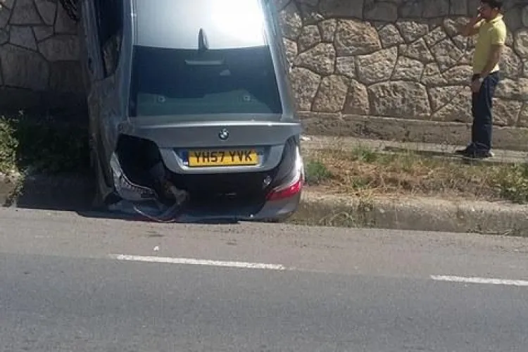 Cluj-Napoca: Șoferul unui BMW a uitat să tragă frâna de mână. Ce a urmat - FOTO