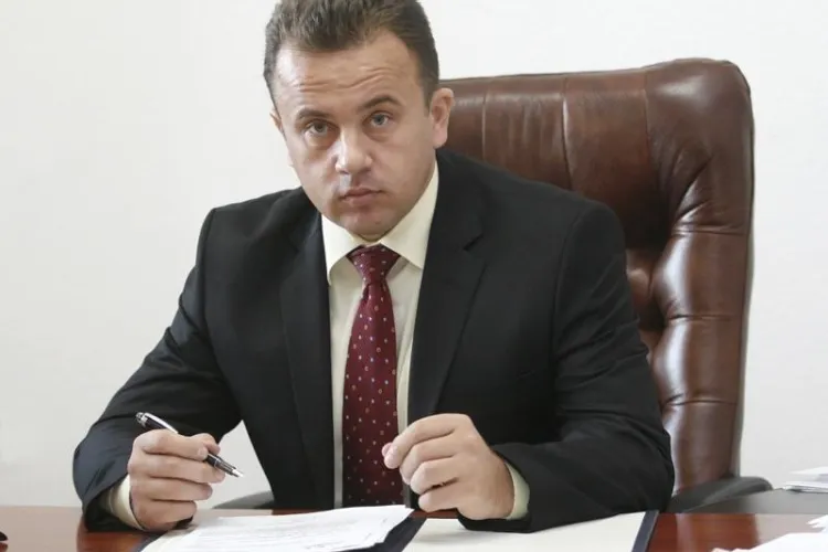 Anunț bombă din partea ministrului Educației! Din toamnă se introduc manualele de SPORT