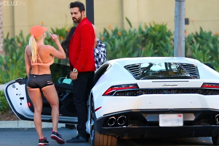 Iubita l-a respins pentru că era sărac. După 10 ani s-au revăzut și femeia regretă