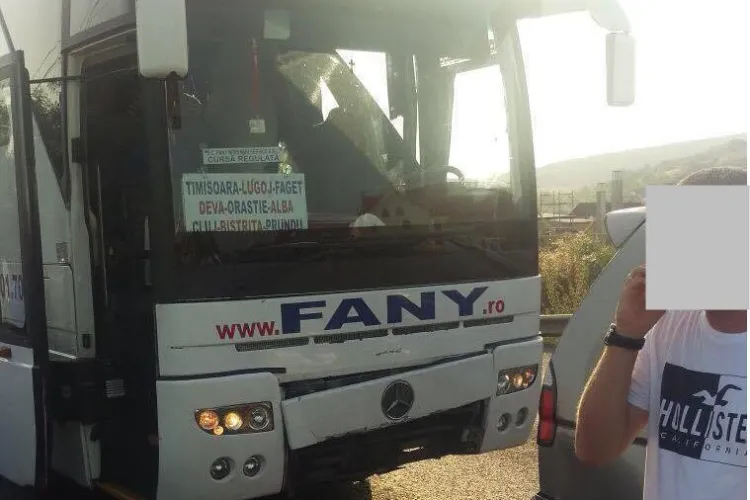 CLUJ: Accident cu două victime! Șoferul unui autocar Fany nu a frânat la timp FOTO