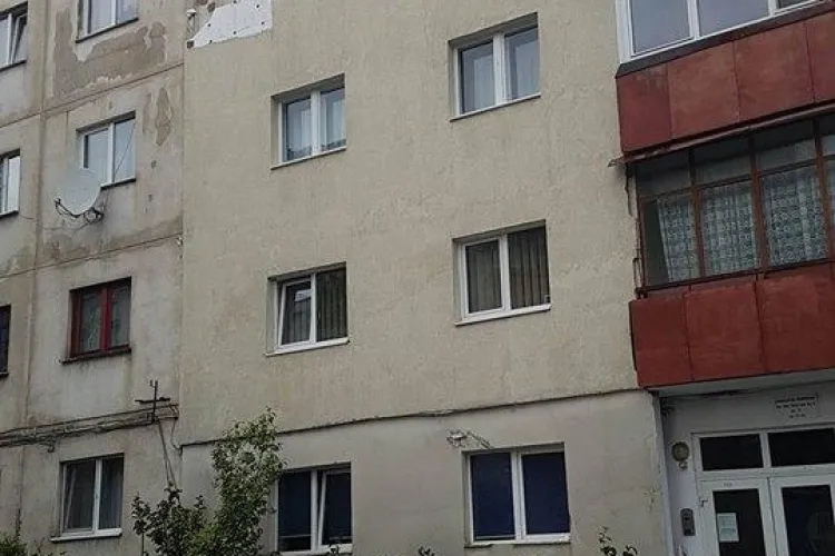 Bilanțul vijeliei de la Cluj-Napoca. Acoperiș luat de vijelie și arbori doborâți