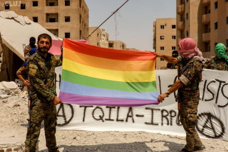 O armată de homosexuali luptă împotriva teroriștilor ISIS