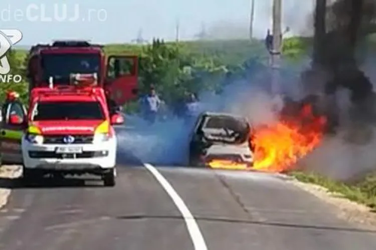 CLUJ: Un șofer s-a trezit cu mașina în flăcări în timp ce se întorcea de la Mănăstirea Nicula VIDEO