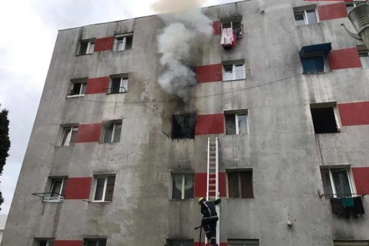 Incendiu cu trei victime la Dej! O garsonieră a izbucnit în flăcări VIDEO