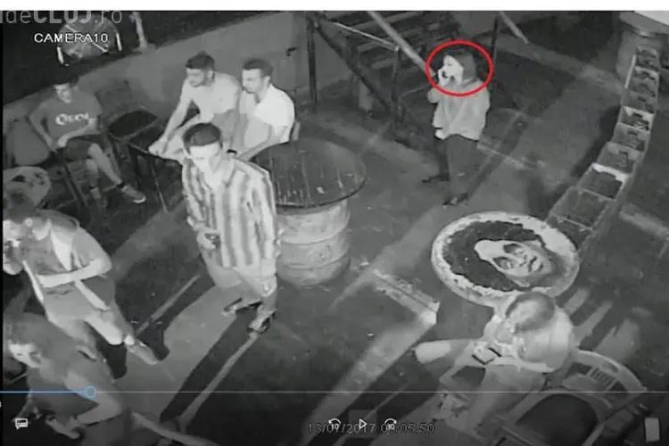 Cum se fură un telefon de pe o terasă din Cluj-Napoca - FOTO