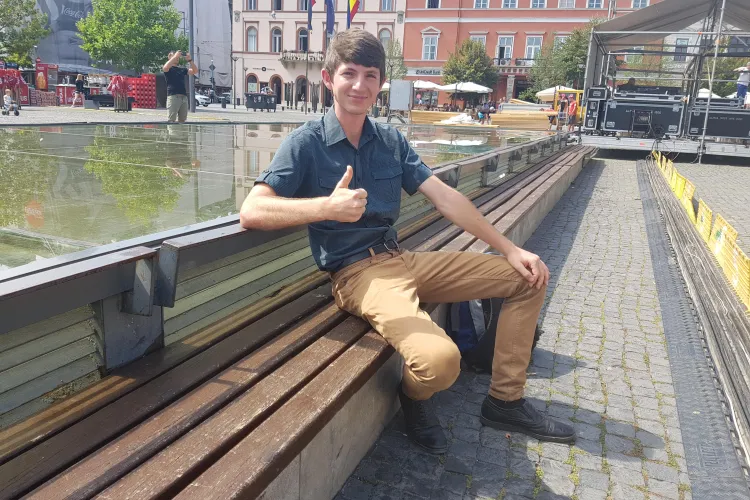 Un clujean de 20 de ani, crescut în Australia, a revenit acasă și dă o LECȚIE de viață tinerilor români 