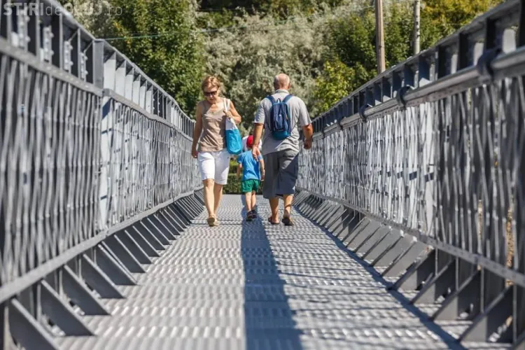 Pasarela peste Someș a fost redată circulației FOTO