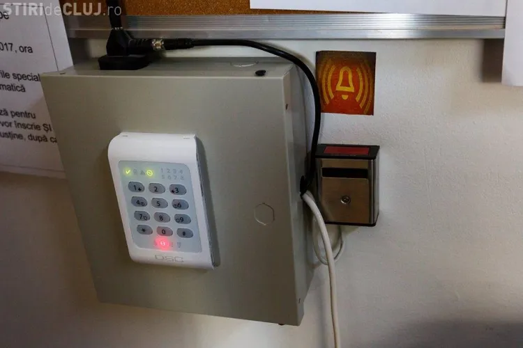 Școlile din Cluj-Napoca, dotate cu butoane de panică FOTO