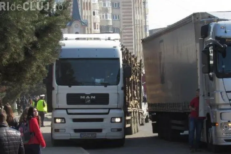 S-a certat cu iubitul și a sărit din TIR -ul aflat în mers