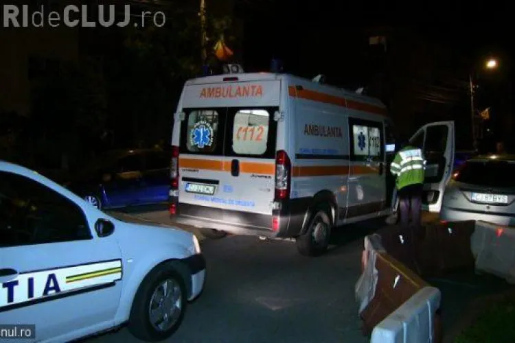 CLUJ: Un bărbat s-a ”aventurat” să traverseze strada fără să se asigure și a fost lovit în plin de mașină VIDEO