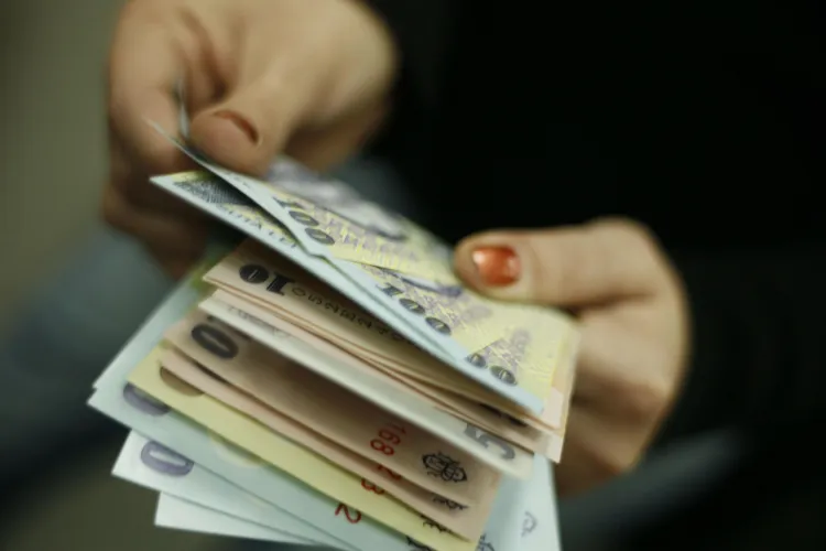 Angajaţii români cred că merită salarii mai mari cu 1000 de lei