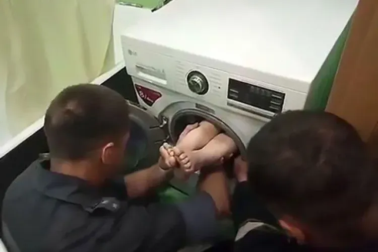 Un băiat de 7 ani s-a ascuns în mașina de spălat și nu a mai putut să iasă. Ce a urmat