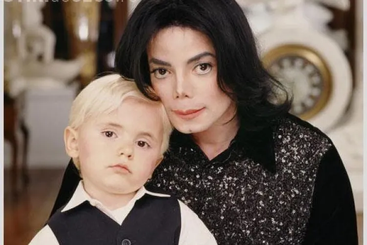 Cum arată azi fiul lui Michael Jackson! Are 20 de ani - FOTO