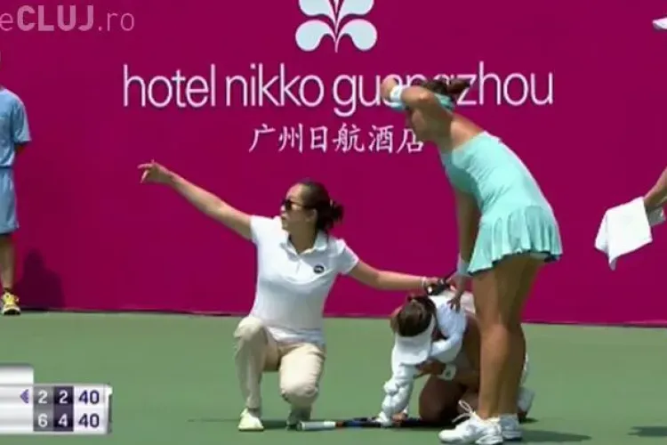 TENIS: Românca Patricia Țig s-a probușit pe teren în timpul unui meci. A fost nevoie de intervenția medicului